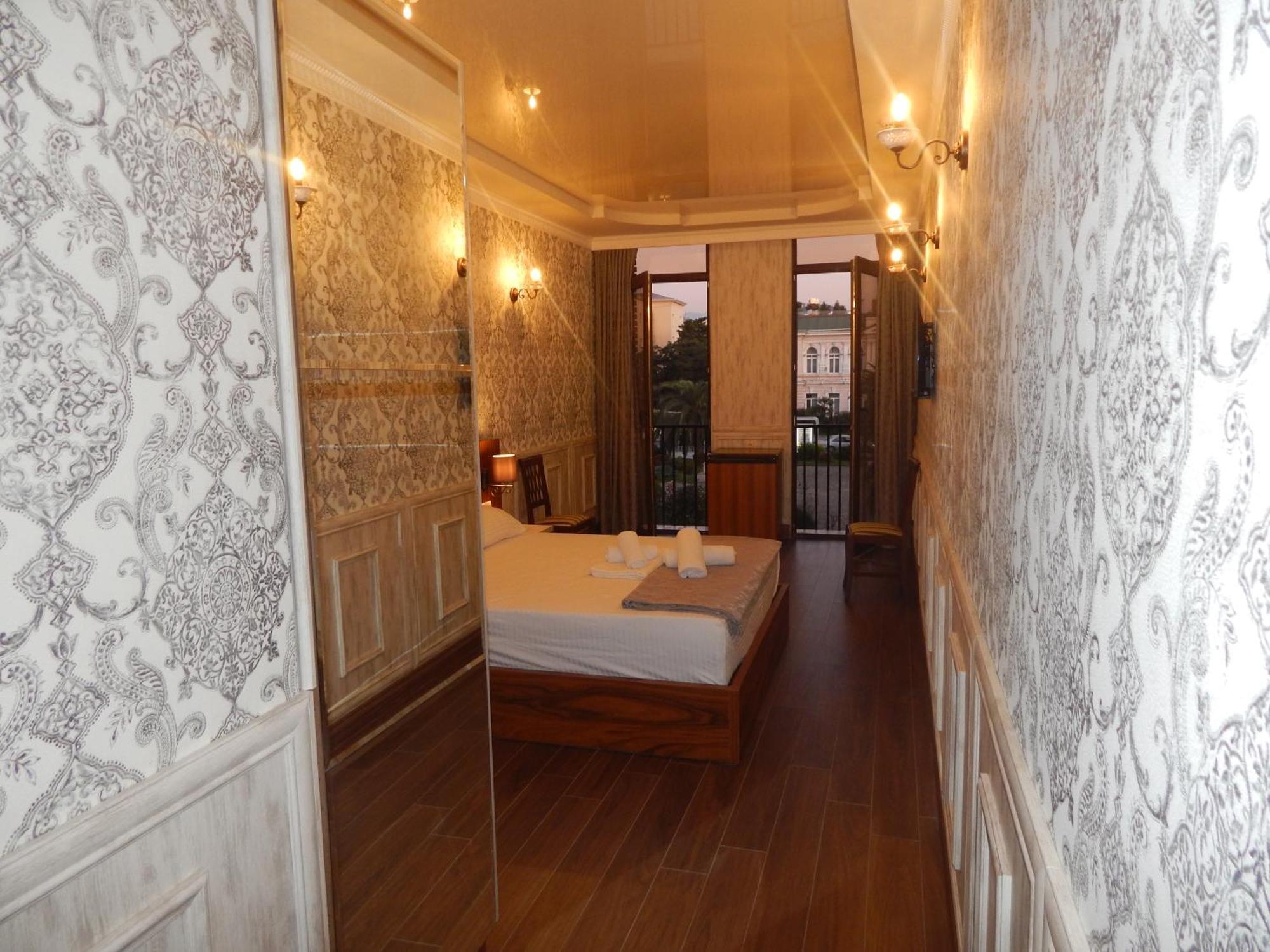Melini Boutique Hotel Батумі Екстер'єр фото